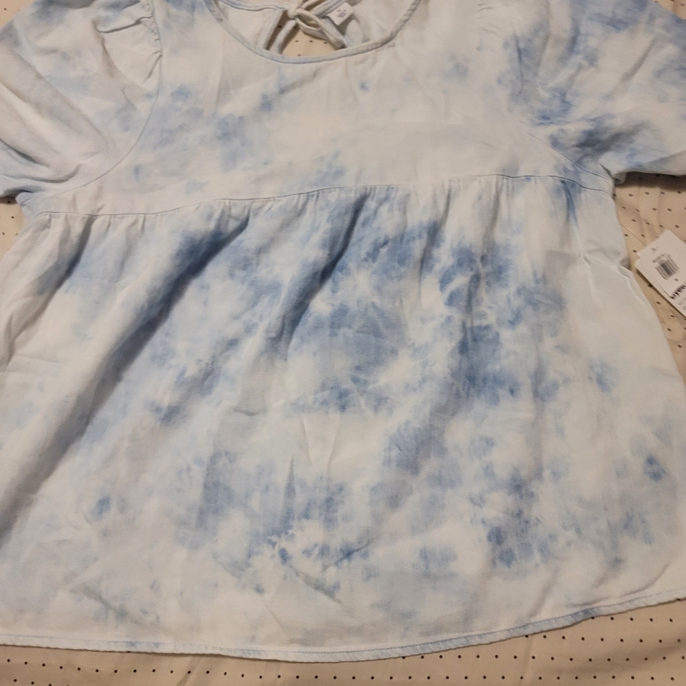 Old navy shirt